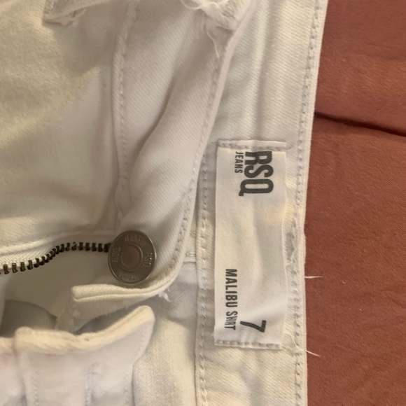 White shorts - Picture 2 of 2